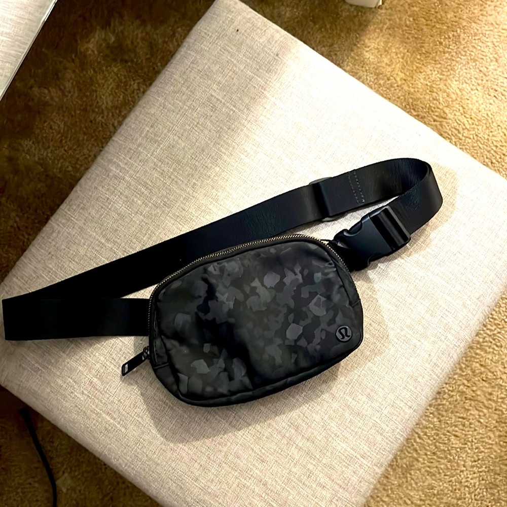 Lululemon belt bag- black camo